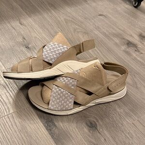 Earth Spirit Tan and Cream Sandals